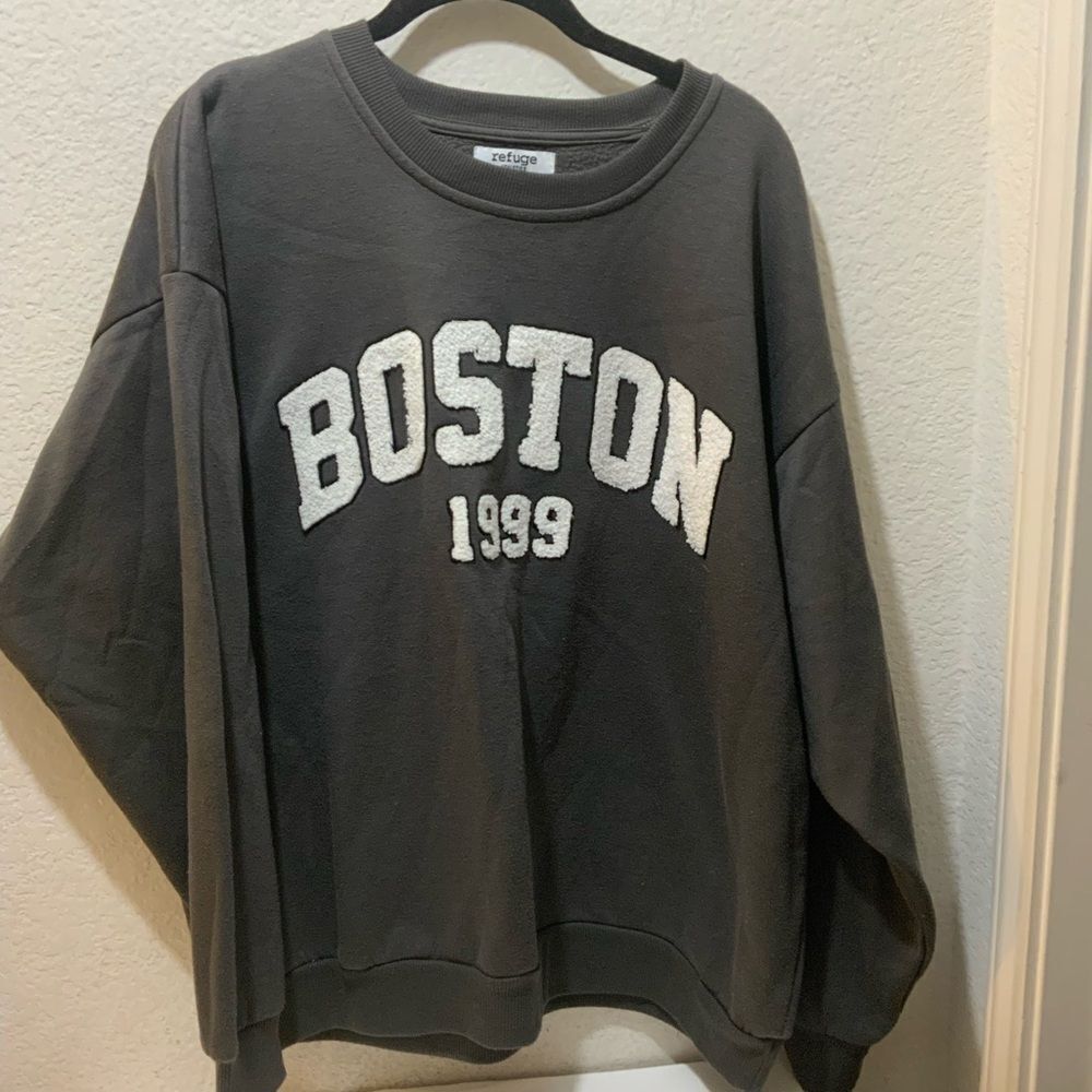 Refuge athletics  Boston Crewneck Sweatshirt sz medium